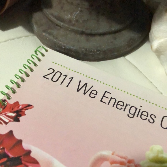 2011 We Energies Cookie Book - Picture 2 of 16